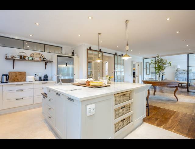 4 BEDROOM FREEHOLD TO LET IN CONSTANTIA